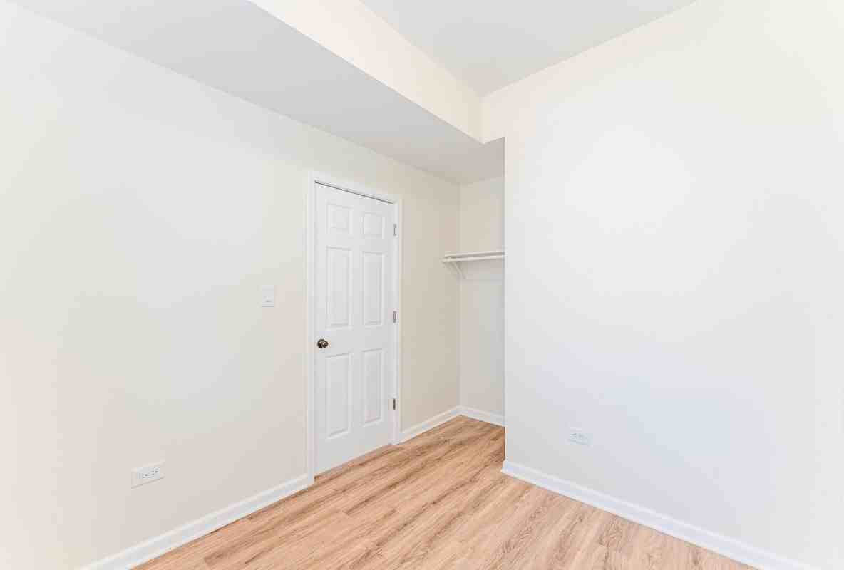 5025 W Huron St ##2 - Photo 5 of 17