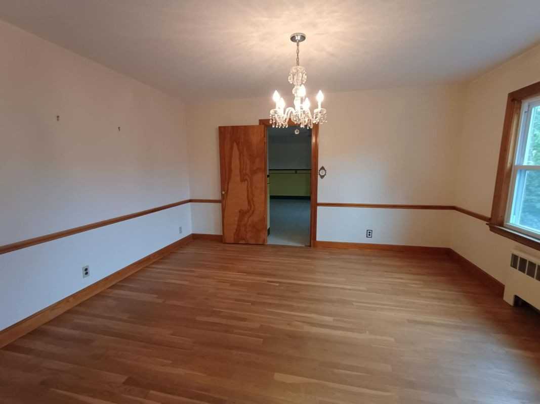 77 Forest St - Photo 3 of 11