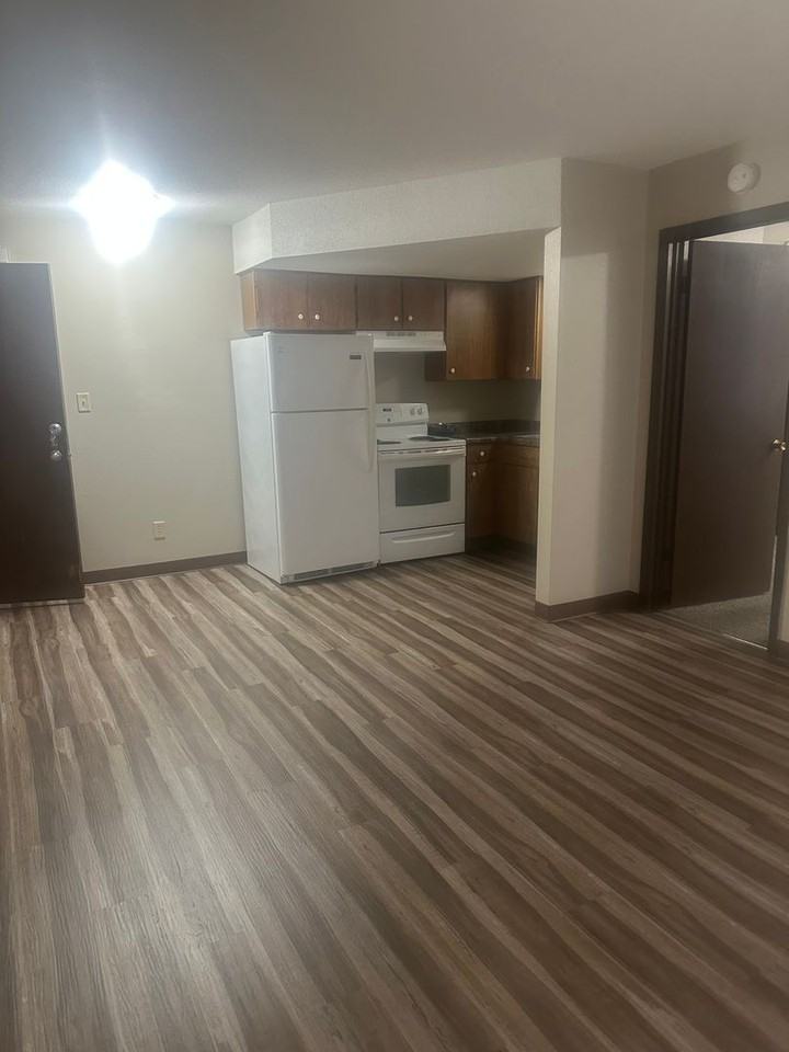 1200 Meadowview Dr - Photo 3 of 7