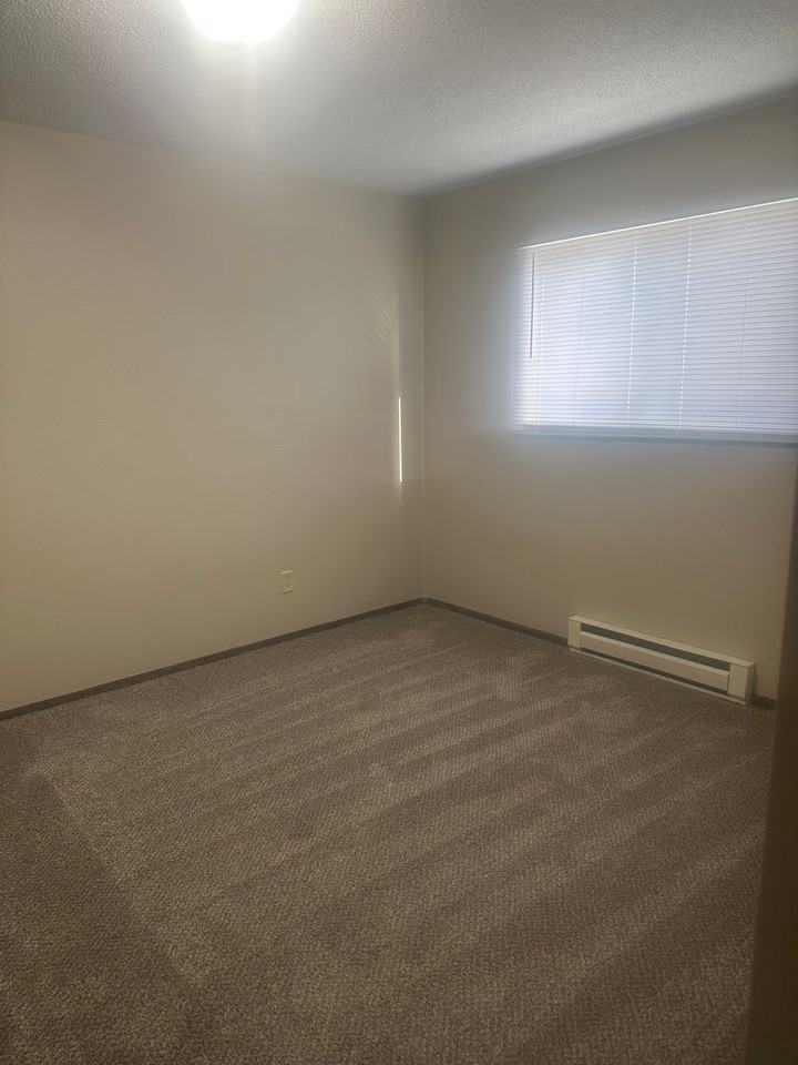 1200 Meadowview Dr - Photo 5 of 7