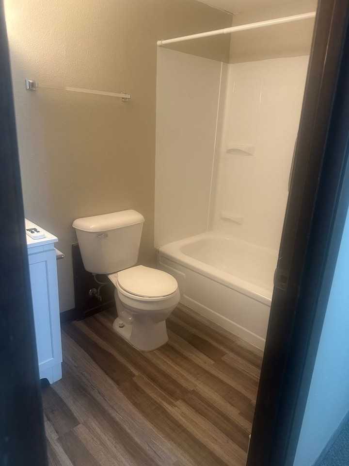 1200 Meadowview Dr - Photo 6 of 7