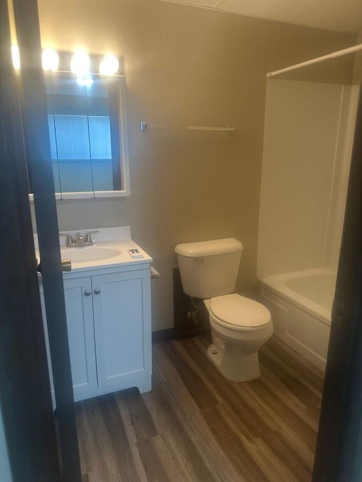 1200 Meadowview Dr - Photo 7 of 7