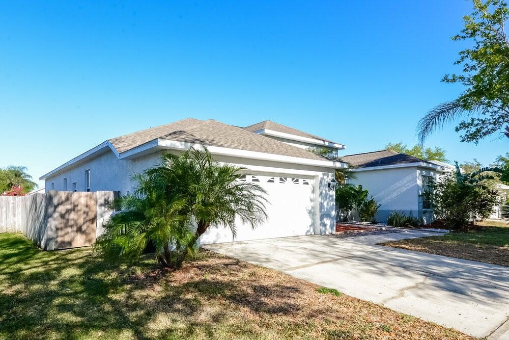 6910 Cohasset Cir - Photo 2 of 15