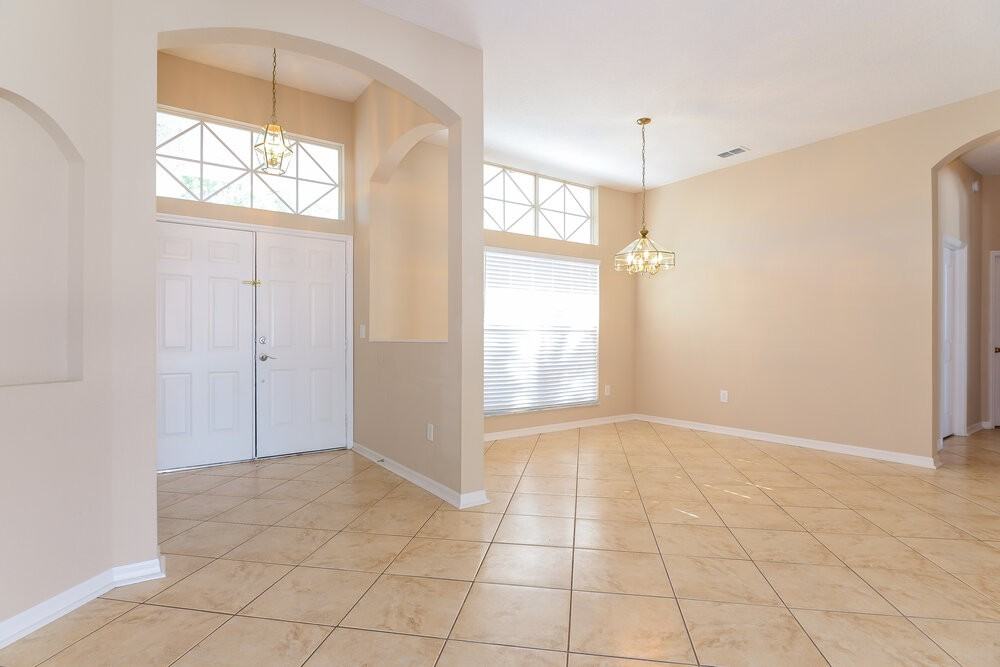 6910 Cohasset Cir - Photo 3 of 15