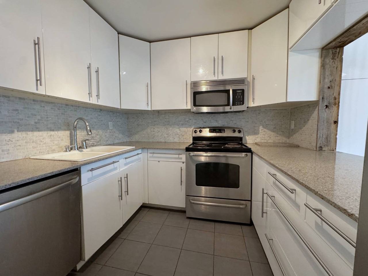 1175 Queen St E #B - Photo 6 of 19