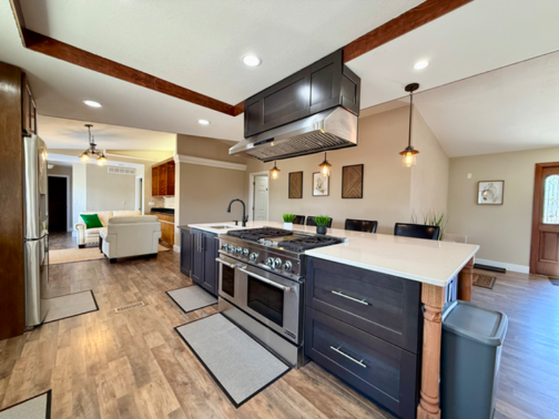 301 W Mangrum Dr - Photo 4 of 31