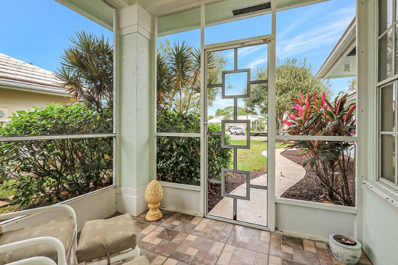 414 Sw Fairway Lndg - Photo 2 of 16