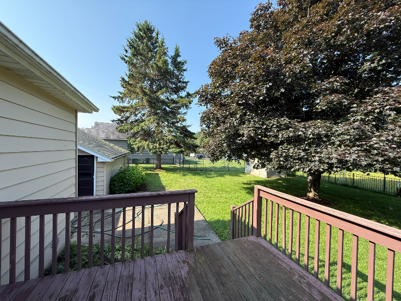 485 Birnie Ave - Photo 3 of 20