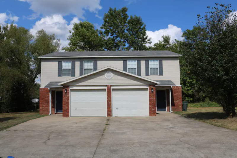 594 W Moan Pl - Photo 2 of 17