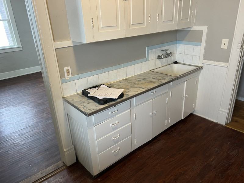 1605 N Madison St #8 - Photo 2 of 6