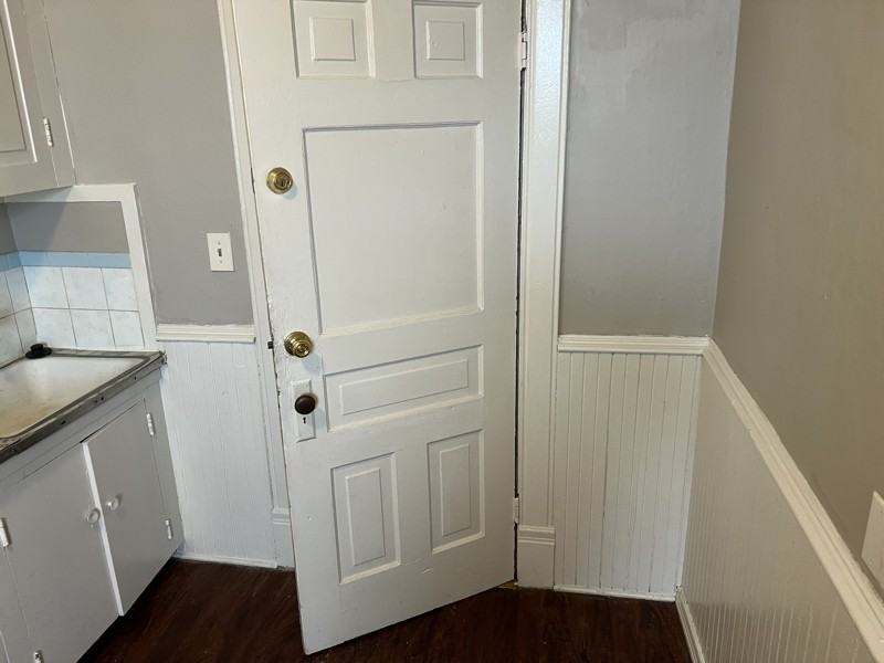 1605 N Madison St #8 - Photo 4 of 6