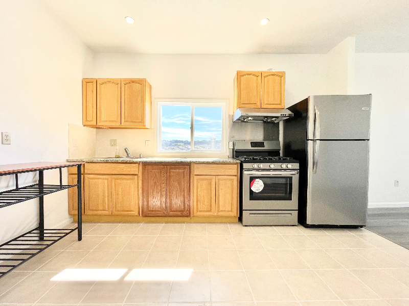 521 Gates St #A - Photo 3 of 20