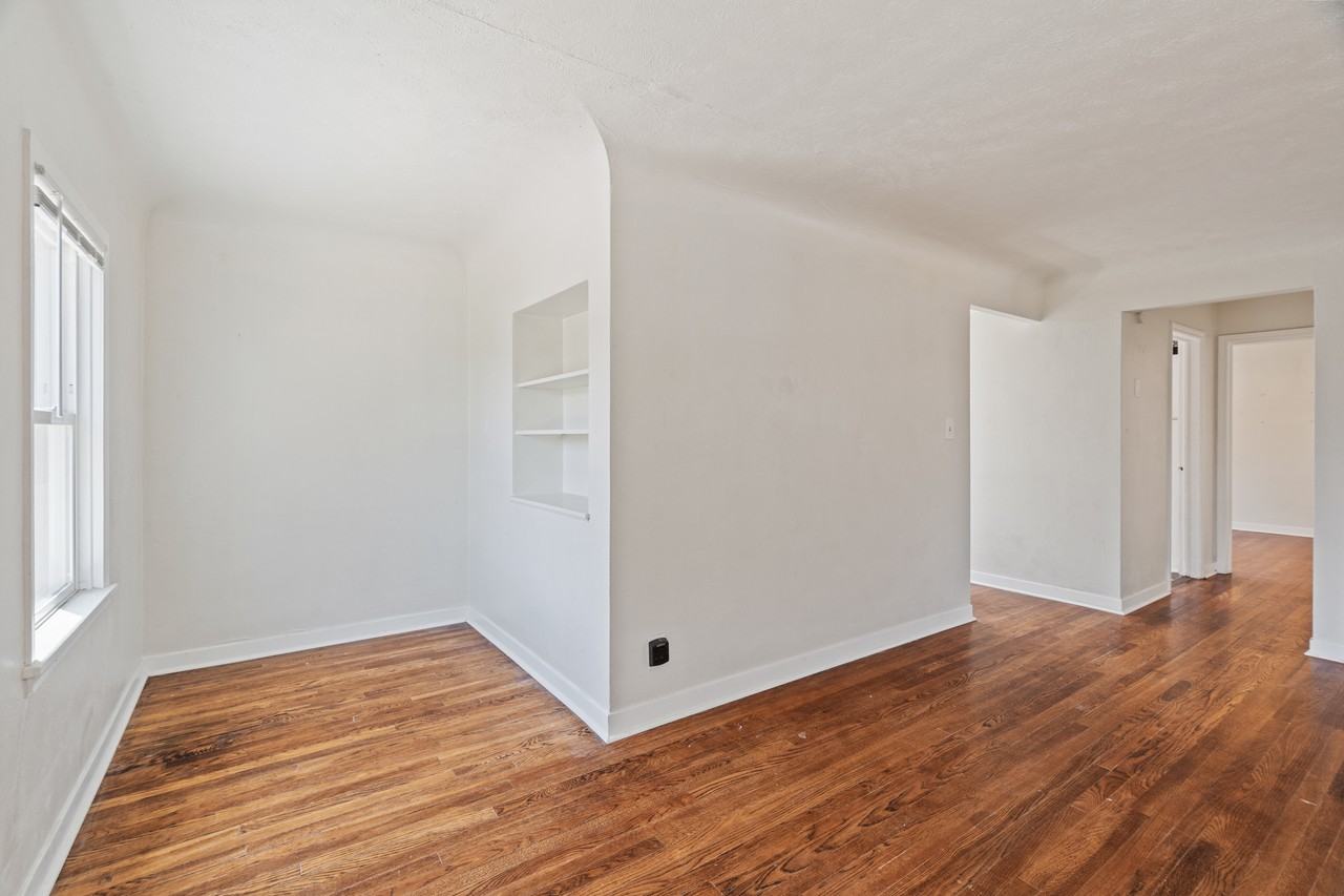 104 South Oak Street #1 - Photo 3 of 9