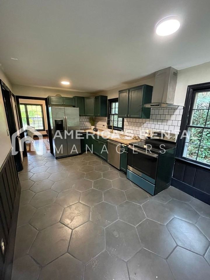 8429 5th Ave S - Photo 5 of 15