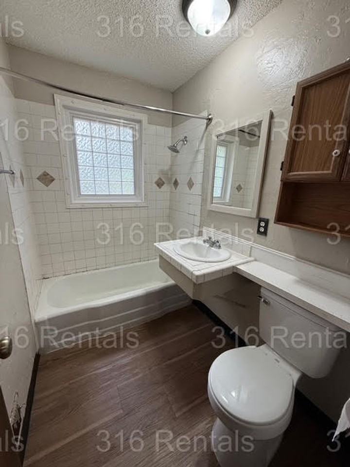 907 S Drury Ln - Photo 2 of 9