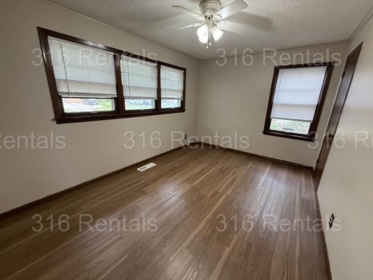 907 S Drury Ln - Photo 3 of 9