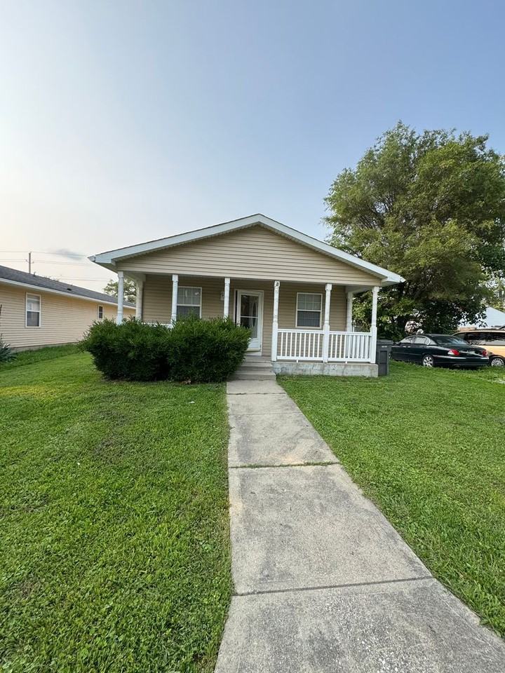 1616 Edgecombe Ave - Photo 2 of 12