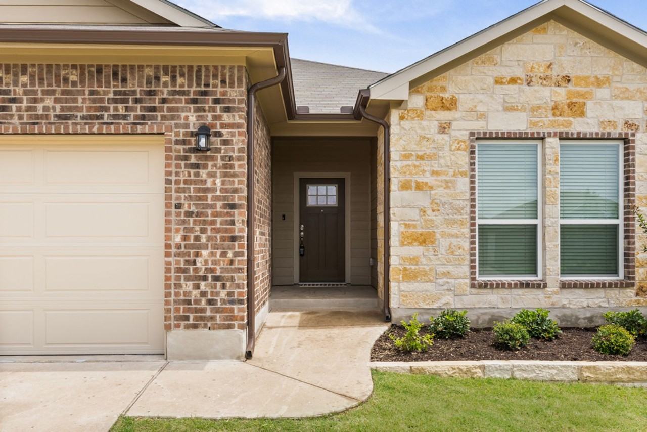 8110 Bridgepointe Dr - Photo 2 of 27