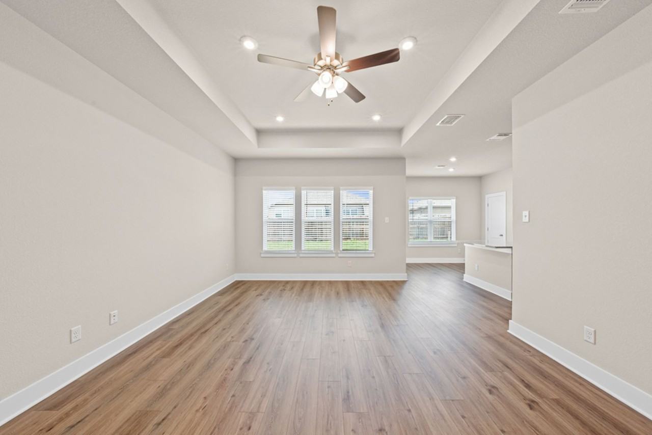 8110 Bridgepointe Dr - Photo 5 of 27