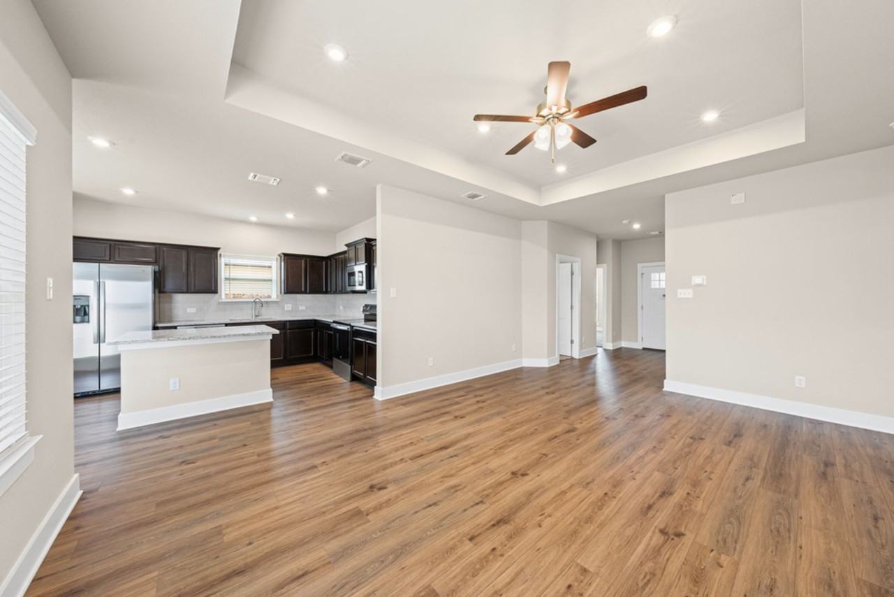 8110 Bridgepointe Dr - Photo 6 of 27