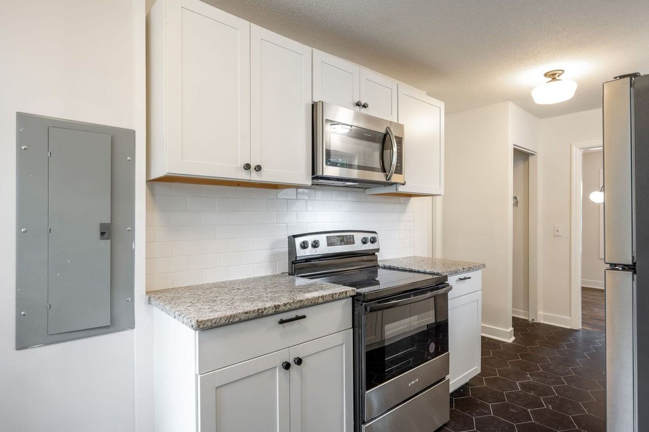 165 Hunt Ave - Photo 2 of 20