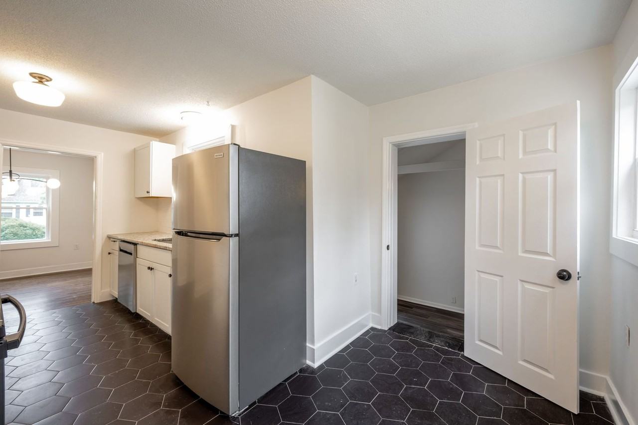 165 Hunt Ave - Photo 4 of 20
