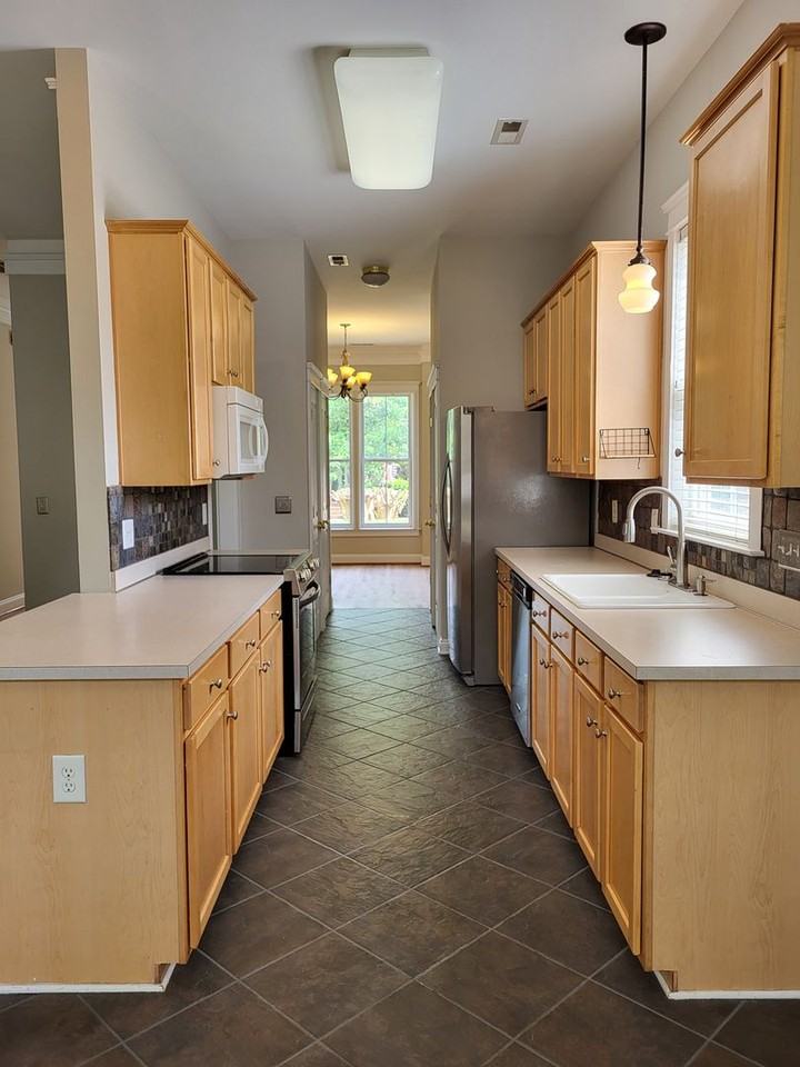 8129 Parkton Gate Dr - Photo 7 of 24