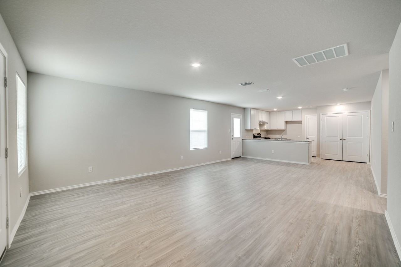 8530 Western Tanager - Photo 3 of 12