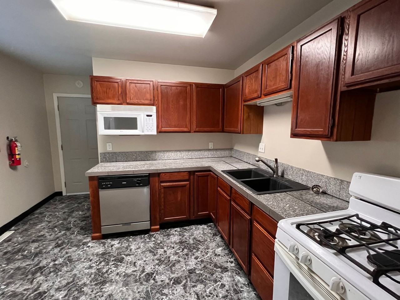 1104 S 1st Ave - Photo 2 of 18