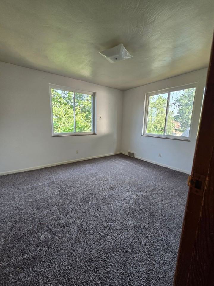 Center Ave - Photo 4 of 7