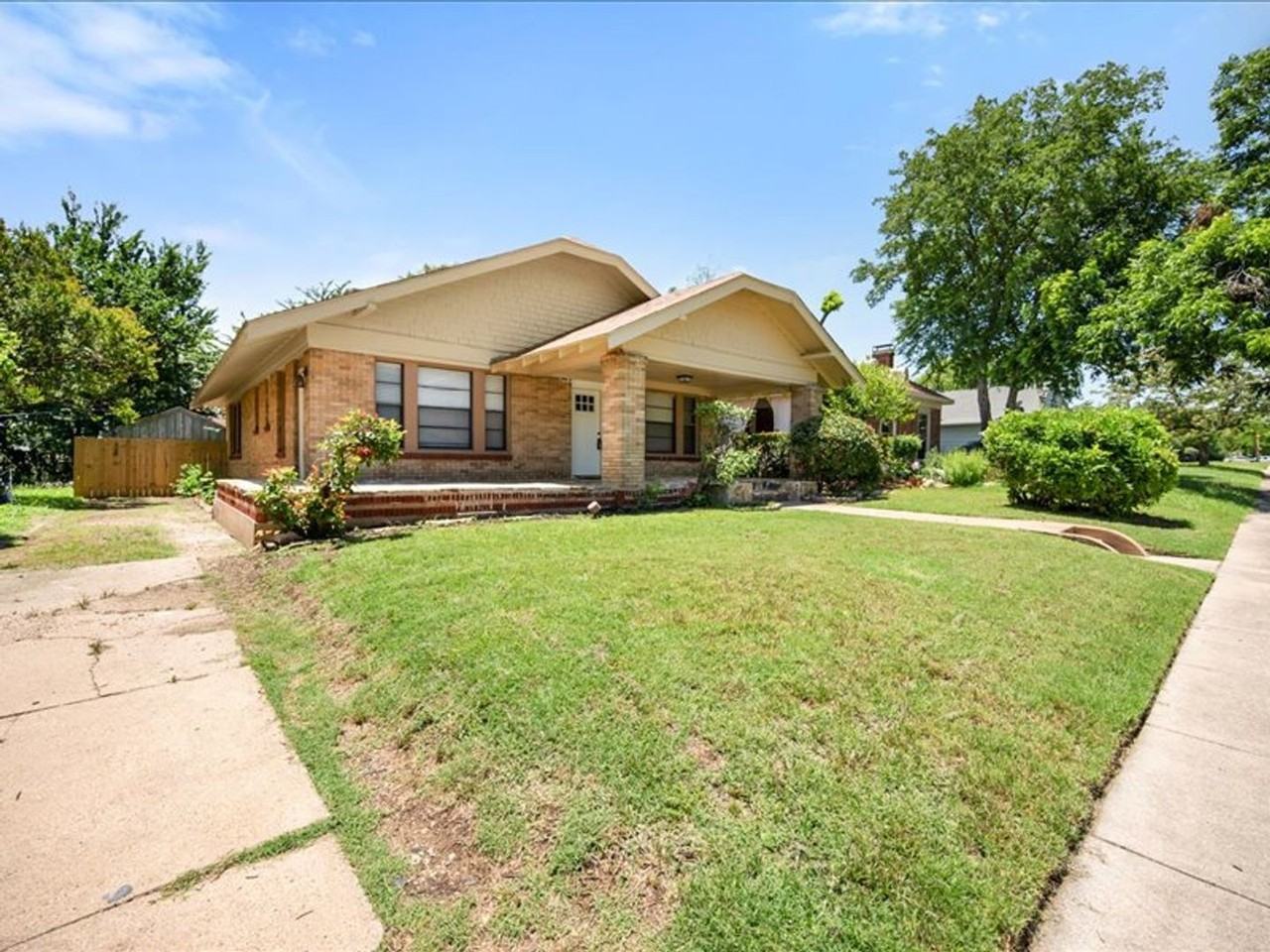 924 E Mulkey St - Photo 3 of 30