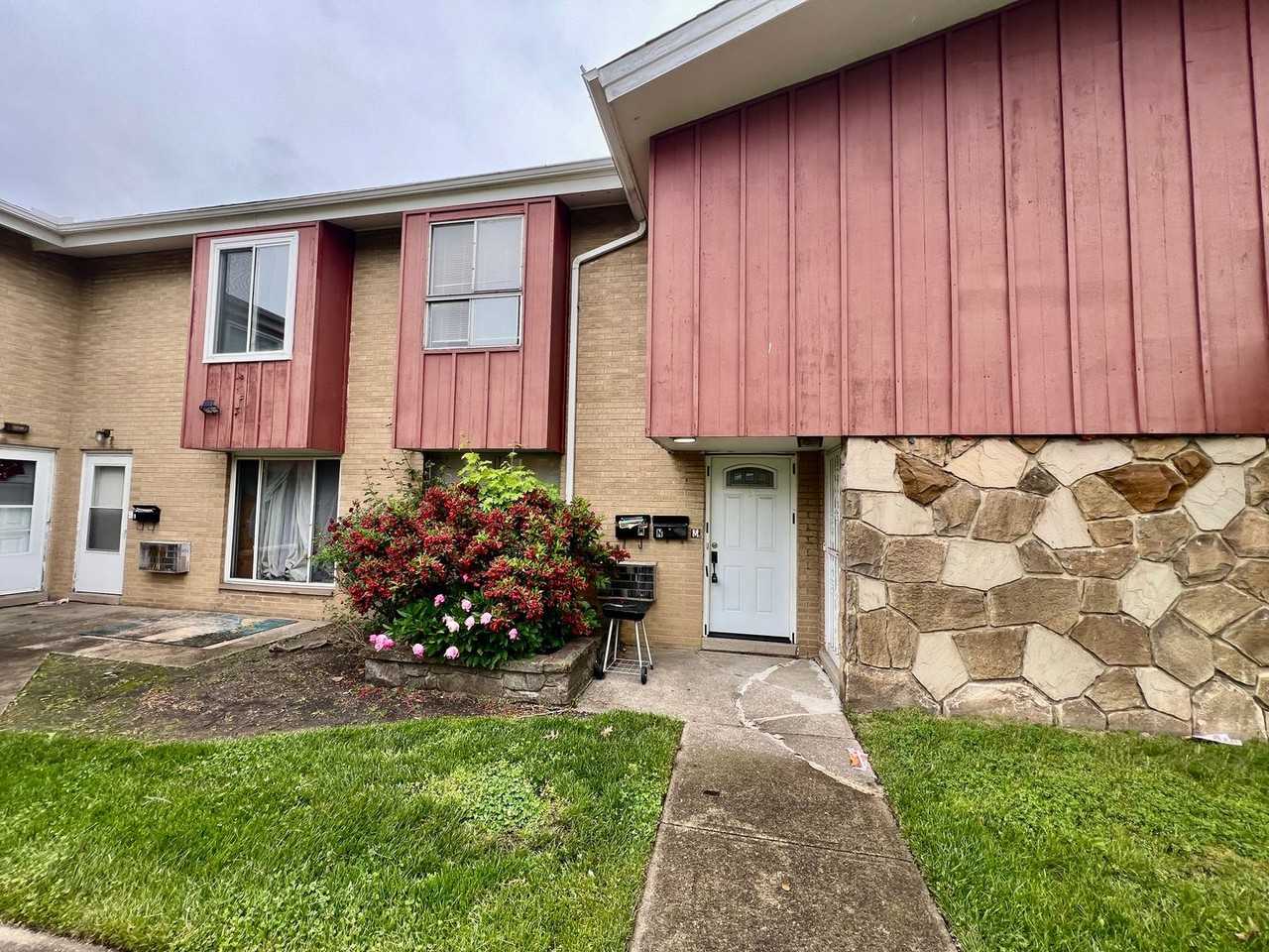 27801 Mills Ave - Photo 2 of 19