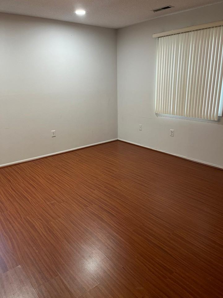 2403 Aspen Dr - Photo 3 of 8