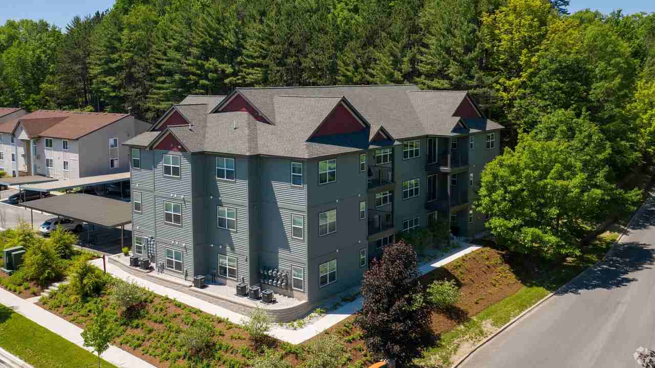 1510 Veterans Dr - Photo 2 of 20