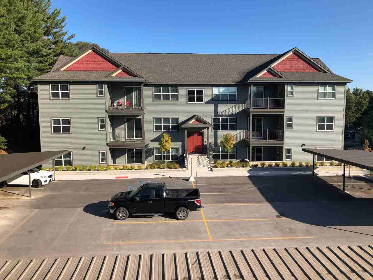 1510 Veterans Dr - Photo 3 of 20