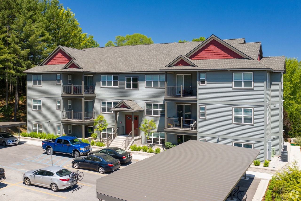 1510 Veterans Dr - Photo 5 of 20