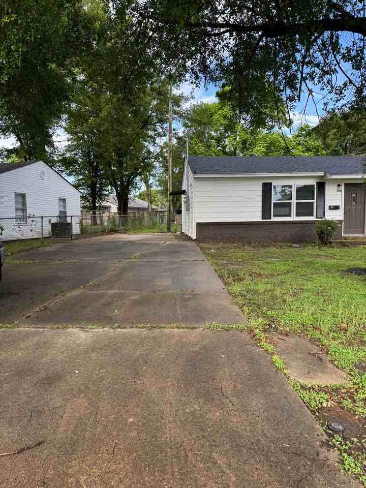 208 S Magnolia Dr - Photo 2 of 15