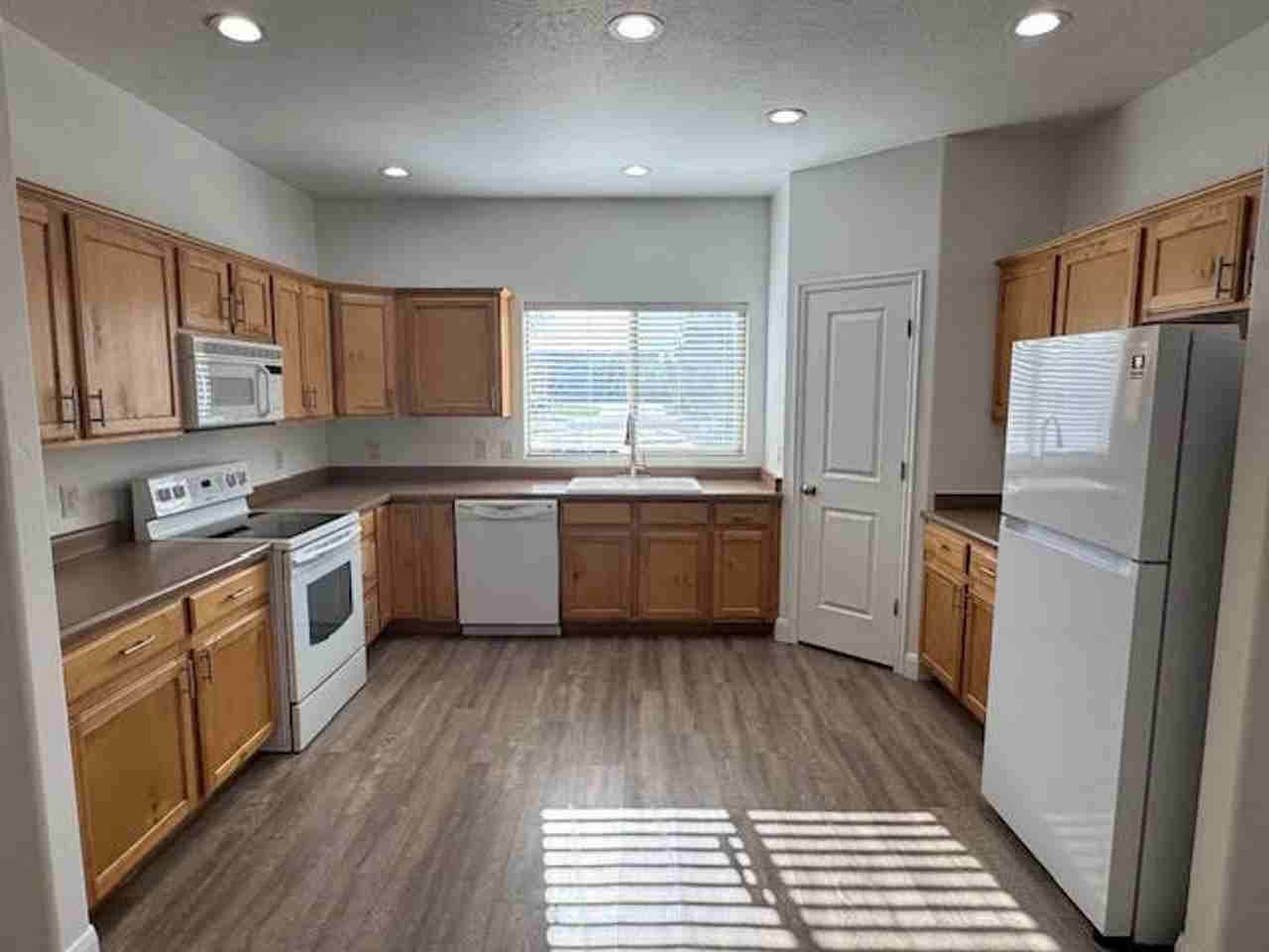 472 N 2480 W - Photo 4 of 12