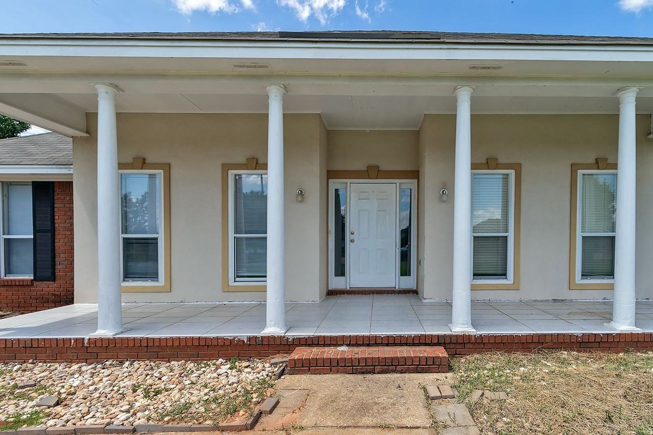 1901 Calumet Pkwy - Photo 3 of 28