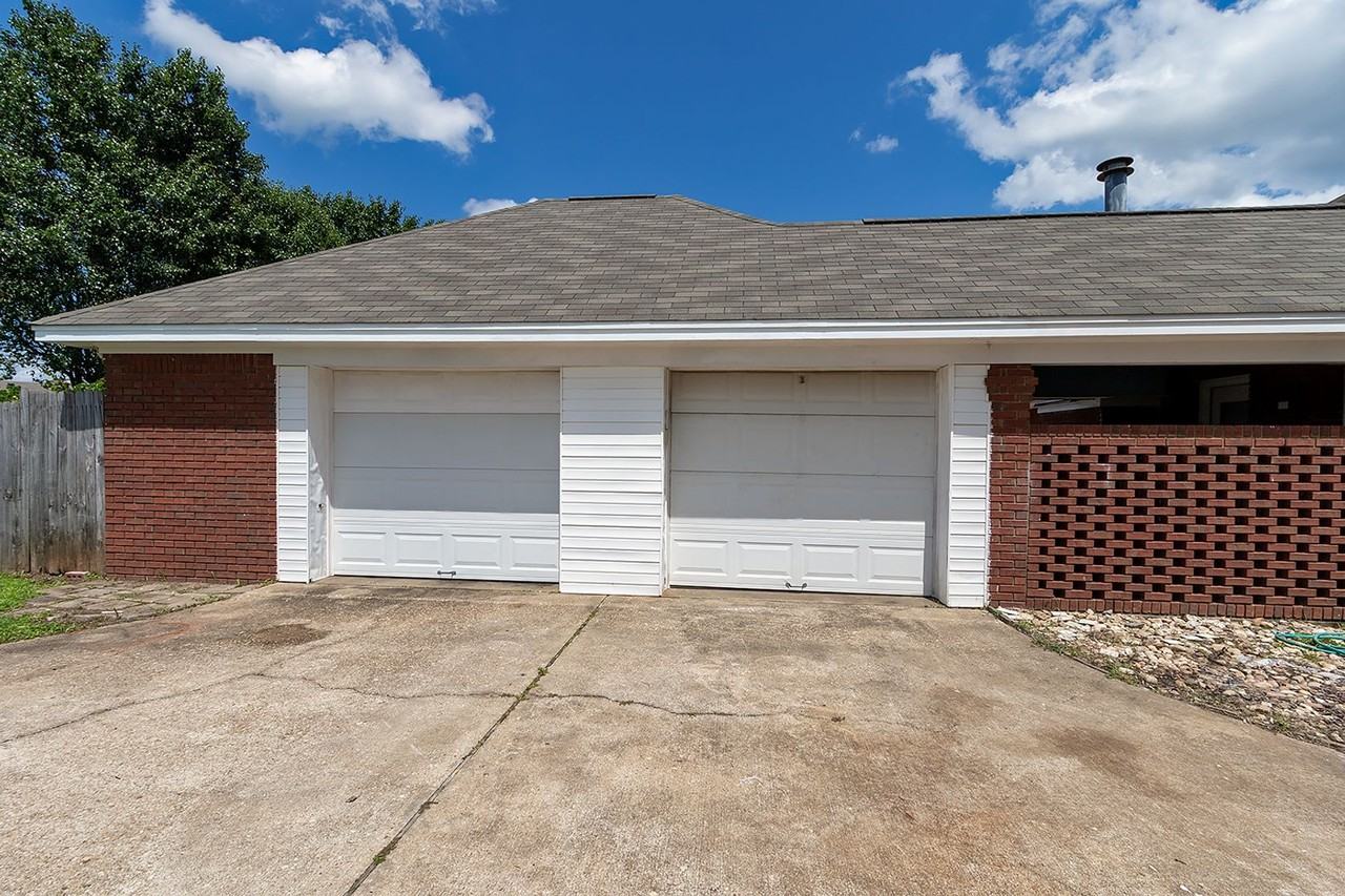 1901 Calumet Pkwy - Photo 5 of 28