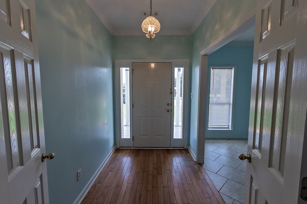 1901 Calumet Pkwy - Photo 6 of 28