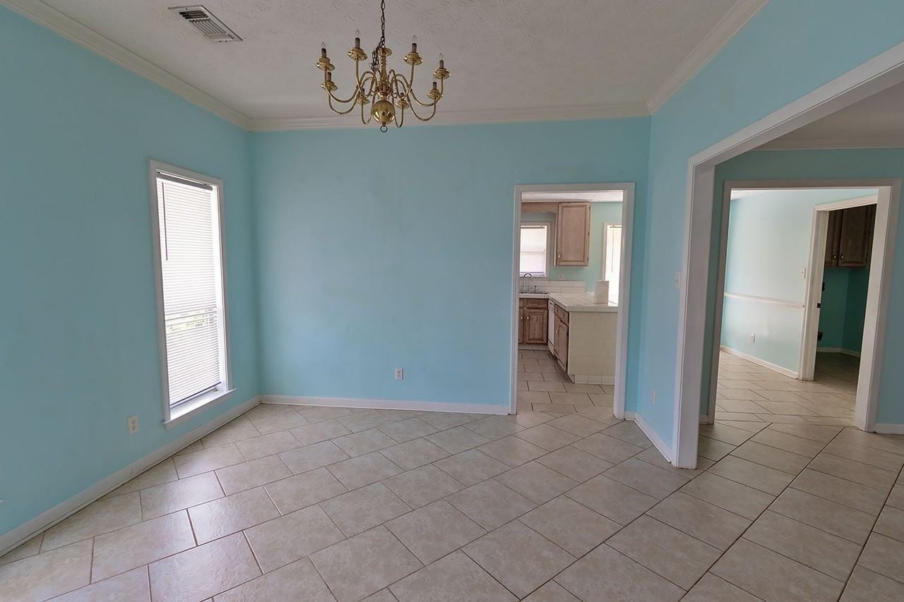 1901 Calumet Pkwy - Photo 7 of 28