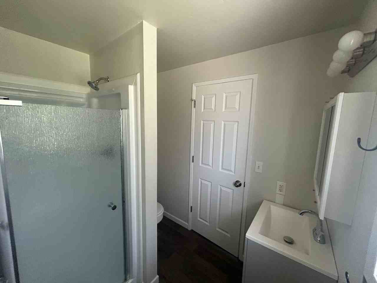 1320 Summers Ln - Photo 4 of 11