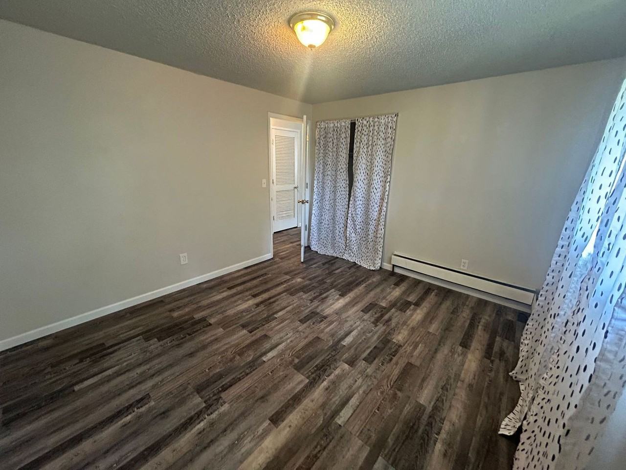 1320 Summers Ln - Photo 7 of 11