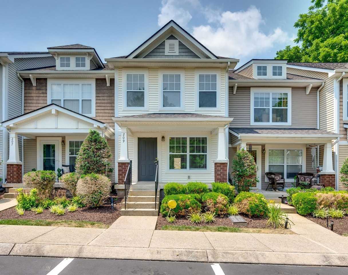 209 Shadow Glen Dr - Photo 2 of 33