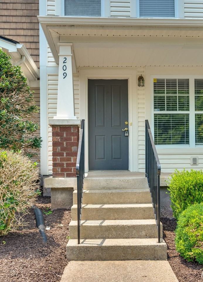 209 Shadow Glen Dr - Photo 3 of 33