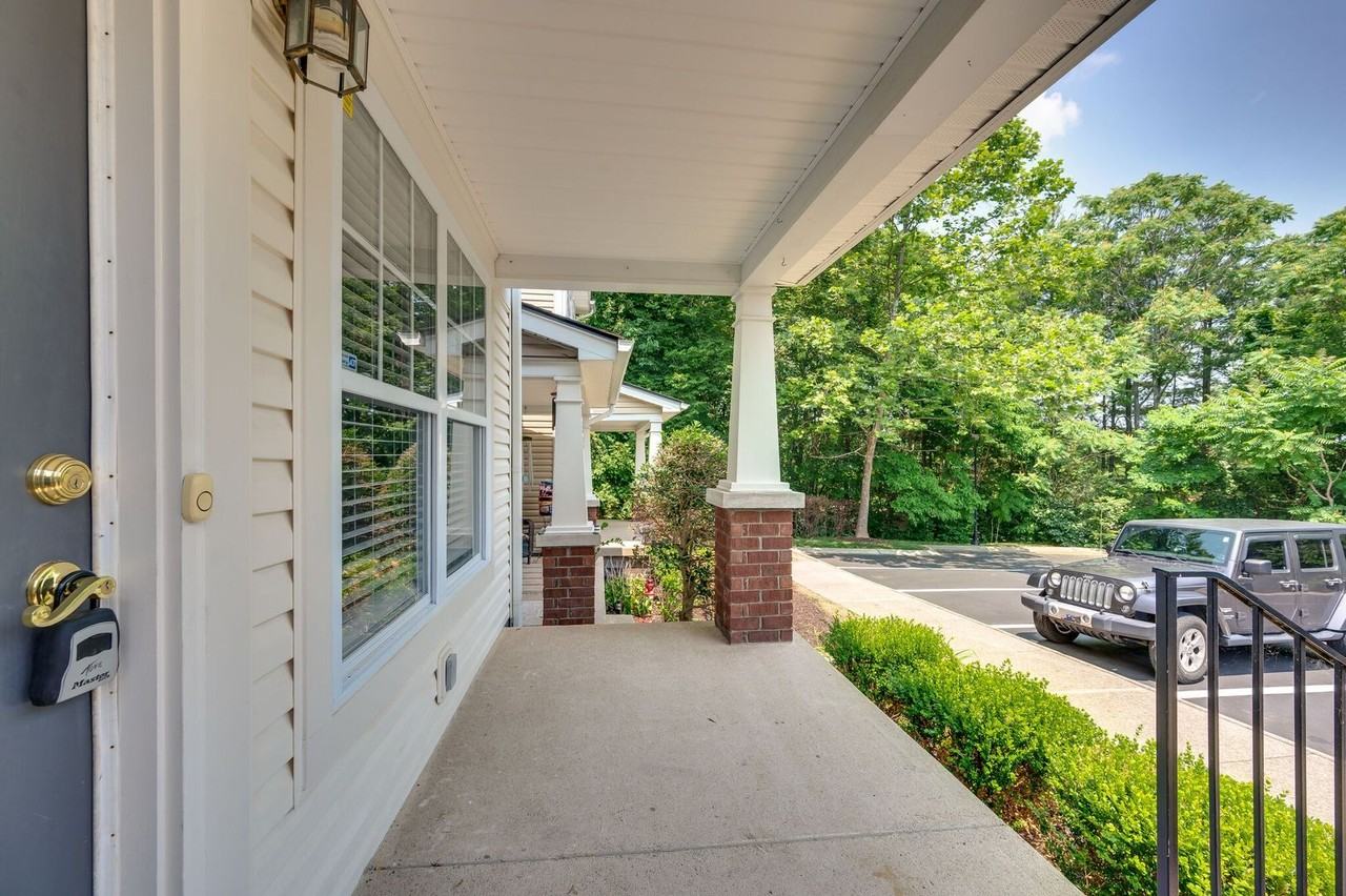209 Shadow Glen Dr - Photo 4 of 33