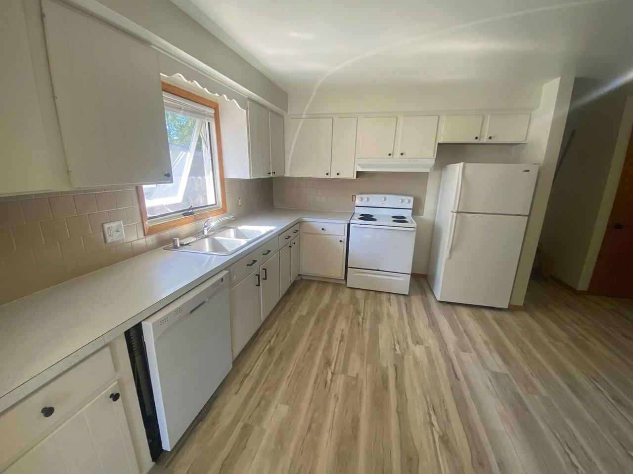 970 Grove St - Photo 2 of 10
