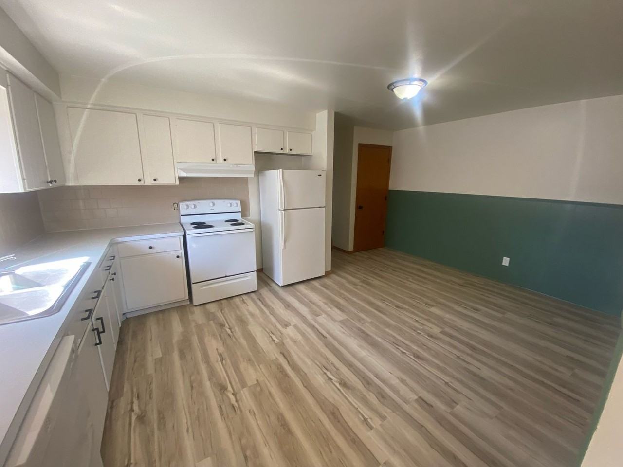 970 Grove St - Photo 3 of 10