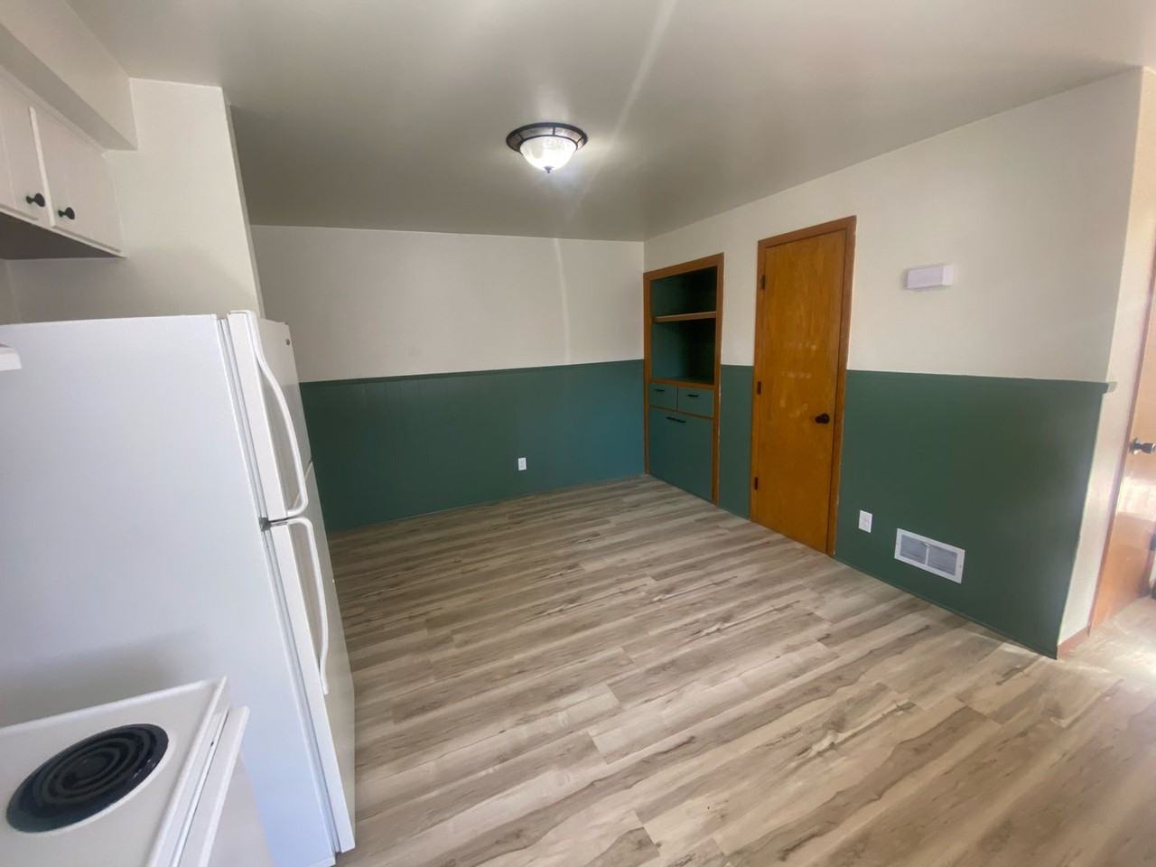 970 Grove St - Photo 4 of 10